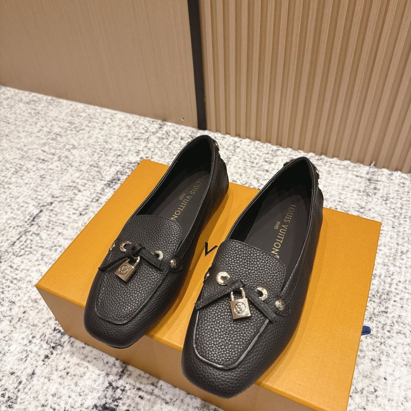 l0vis Vvtt0n loafers